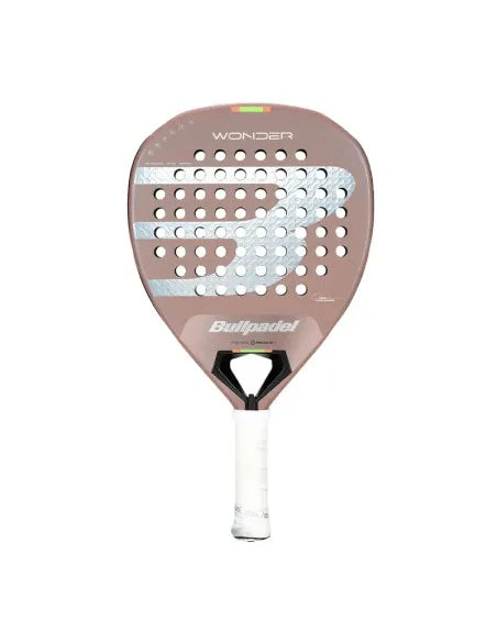padel-racket-bullpadel-wonder-2026-claudia-fernandez_jpg - Tennis Hub Qatar